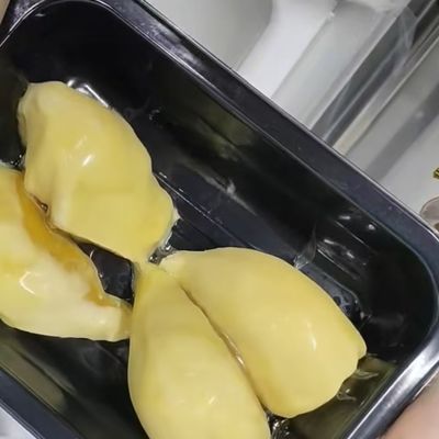 Plastic Tray Vacuum Skin Sealing Machine with Food Grade Stainless Steel and 6061 Anodized Aluminum Mold for Fast Food Packaging